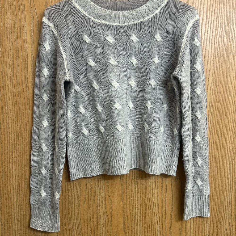 Kinross Light Gray Cashmere Cable Knit Sweater